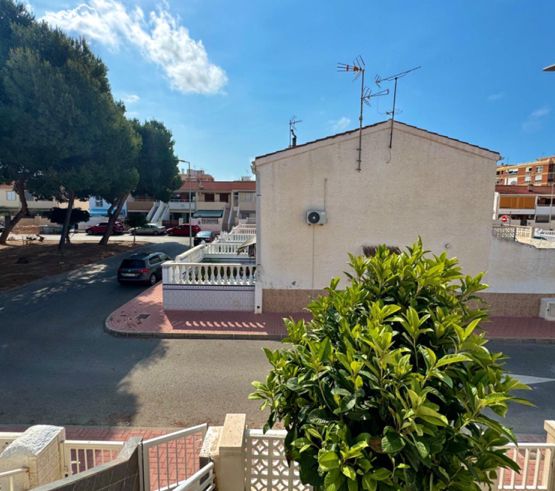 Bungalow alto a 150 metri dalla spiaggia di Los Naufragos a Torrevieja