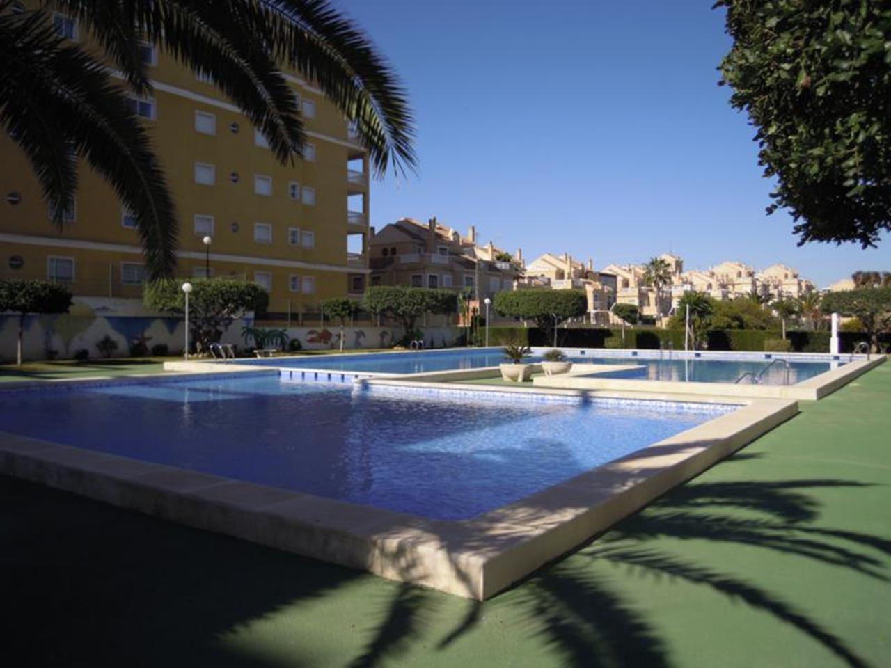 Apartamento de 1 dormitorio con piscina en Torrelamata