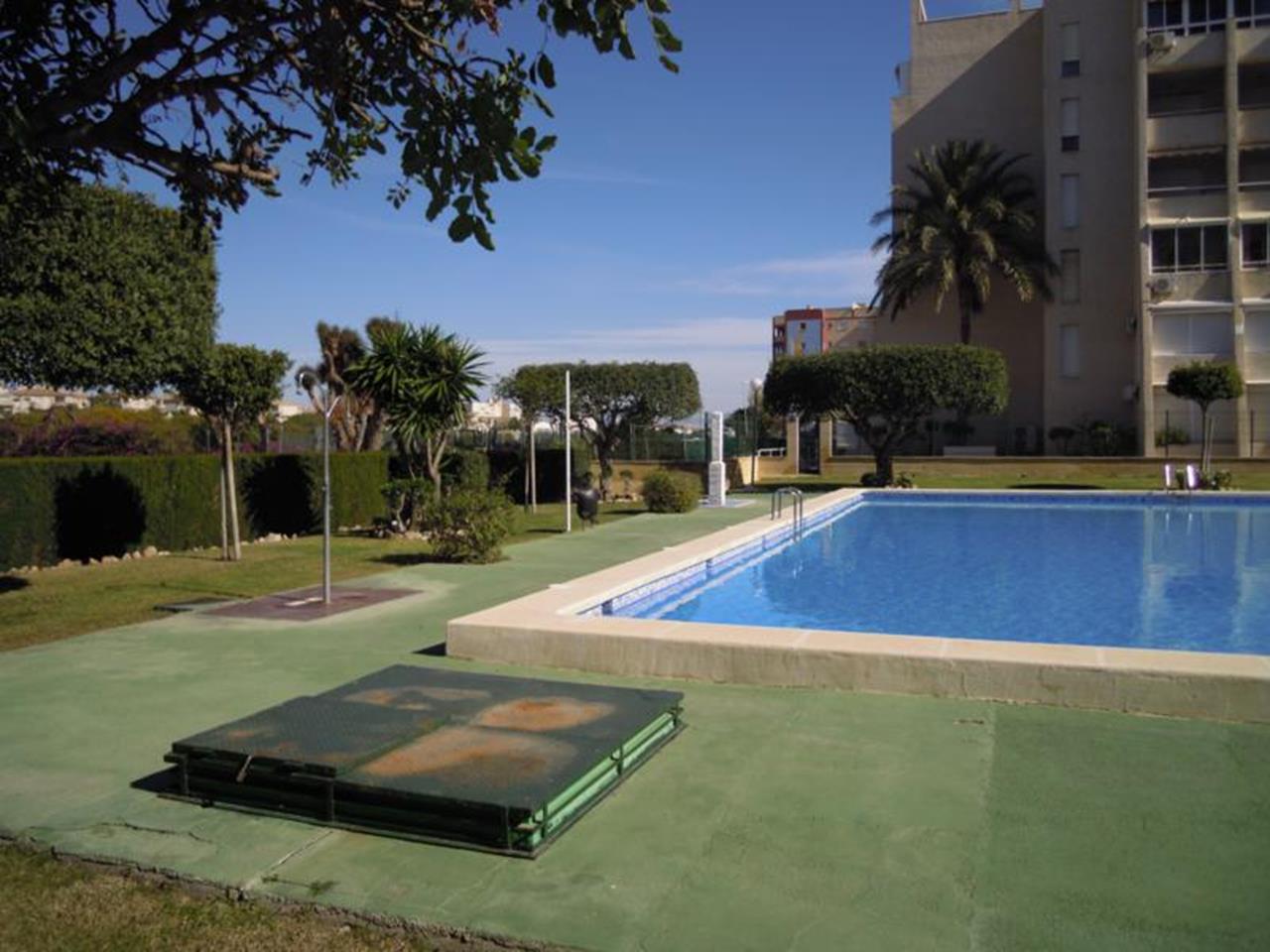 Apartamento de 1 dormitorio con piscina en Torrelamata