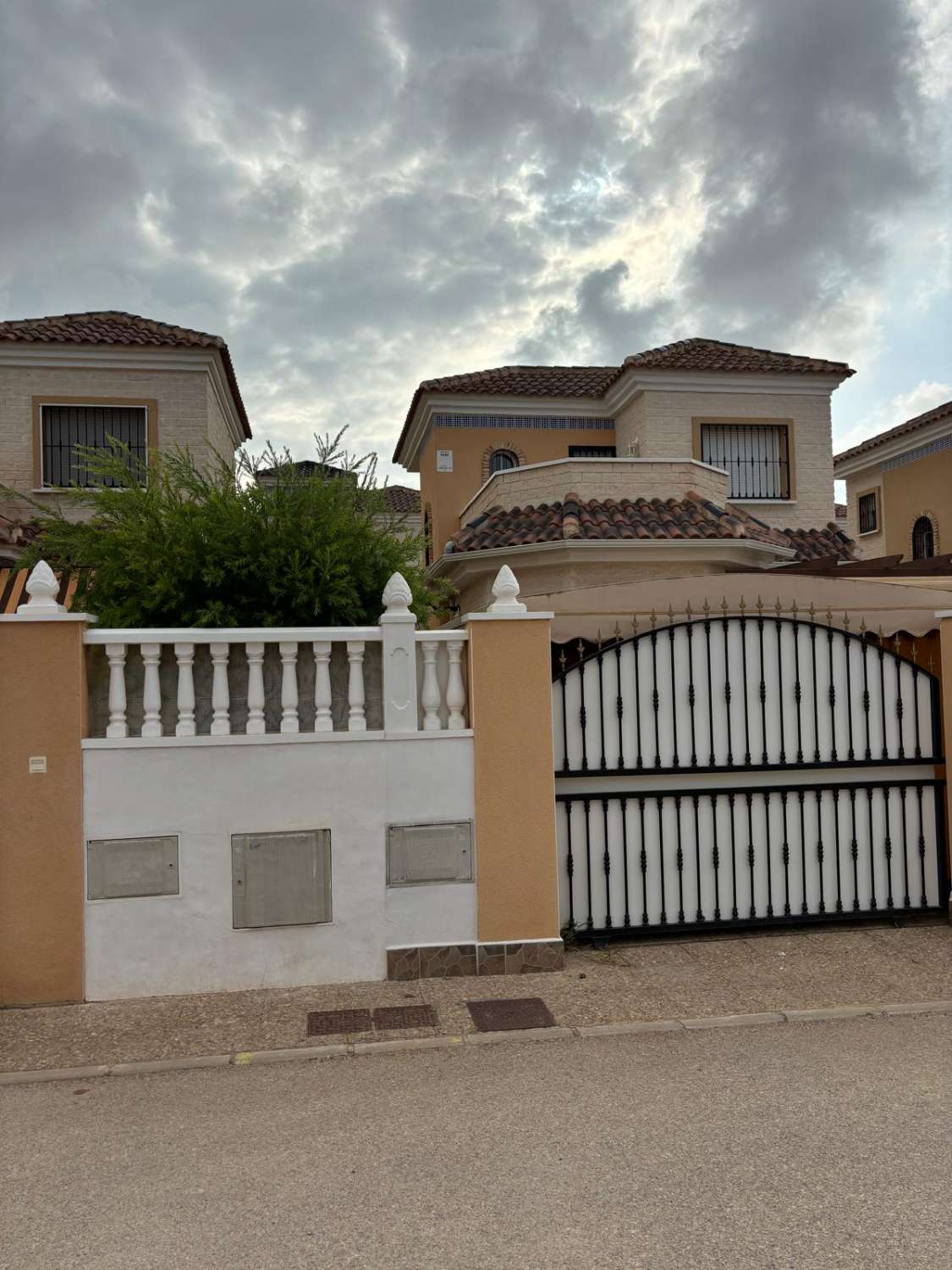 Detached villa in the El Raso urbanization in Guardamar del Segura