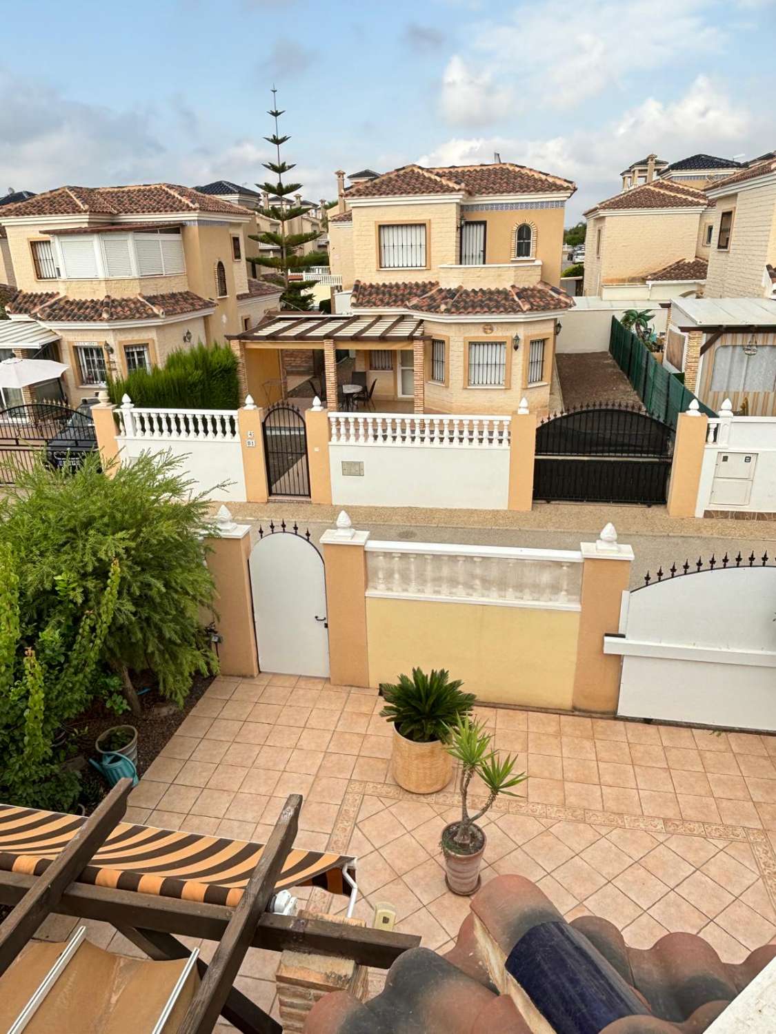 Detached villa in the El Raso urbanization in Guardamar del Segura