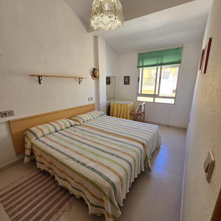 TORREVIEJA-LA VELETA, TOLLE GELEGENHEIT ZWEI-ZIMMER-WOHNUNG 100 METER VOM MEER ENTFERNT