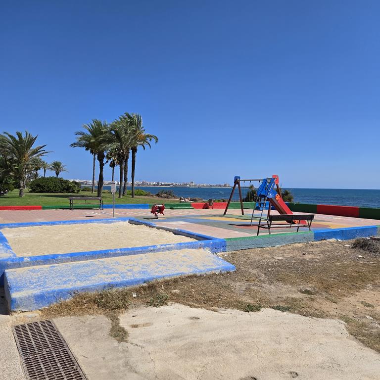 TORREVIEJA-LA VELETA, GREAT OPPORTUNITY TWO BEDROOM APARTMENT 100 METERS FROM THE SEA