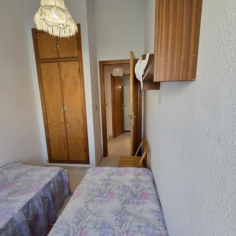 TORREVIEJA-LA VELETA, TOLLE GELEGENHEIT ZWEI-ZIMMER-WOHNUNG 100 METER VOM MEER ENTFERNT