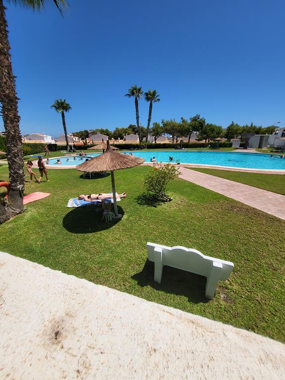 TORREVIEJA-CABO CERVERA, MAGNIFIQUE BUNGALOW REZ DE CHAUSSEE A 500 METRES DE LA PLAGE DE LA MATA