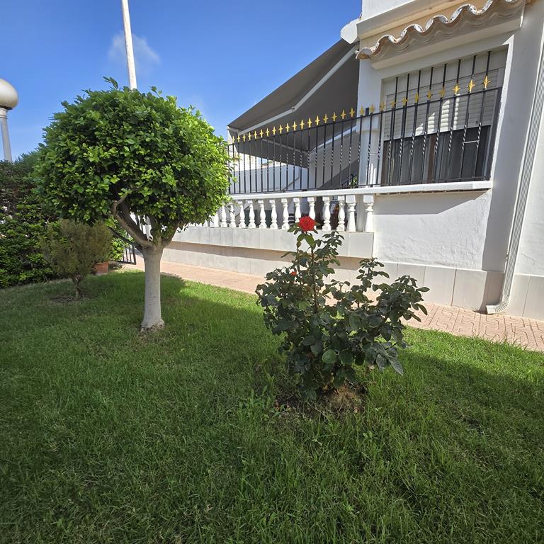 TORREVIEJA-CABO CERVERA, SCHÖNER BUNGALOW IM ERDGESCHOSS, 500 METER VOM STRAND LA MATA ENTFERNT