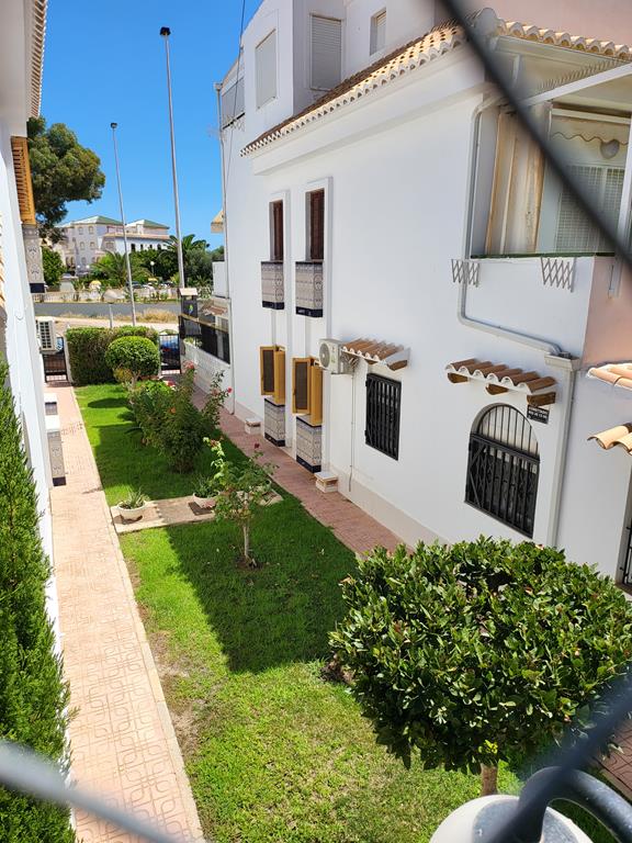 TORREVIEJA-CABO CERVERA, SCHÖNER BUNGALOW IM ERDGESCHOSS, 500 METER VOM STRAND LA MATA ENTFERNT