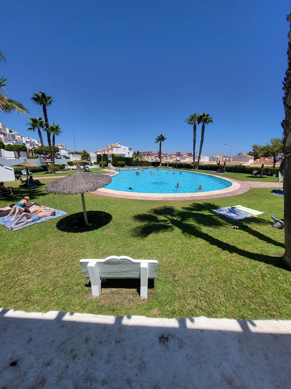 TORREVIEJA-CABO CERVERA, MAGNIFIQUE BUNGALOW REZ DE CHAUSSEE A 500 METRES DE LA PLAGE DE LA MATA