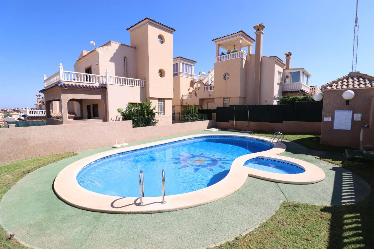 Spacious semi-detached house in Orihuela Costa