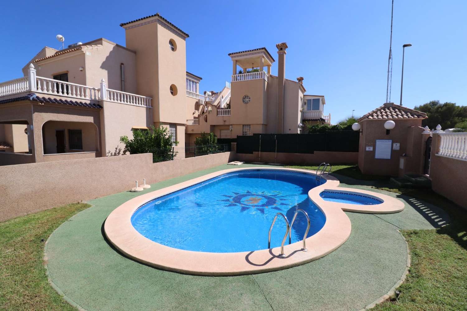 Spacious semi-detached house in Orihuela Costa